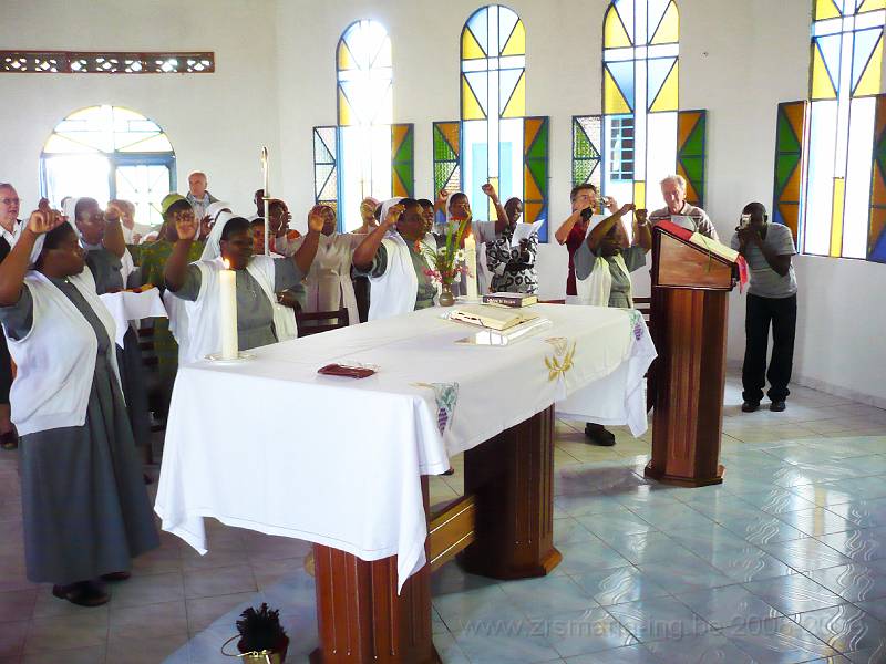 078 Inzegening kapel Himbi 18.10.08.jpg